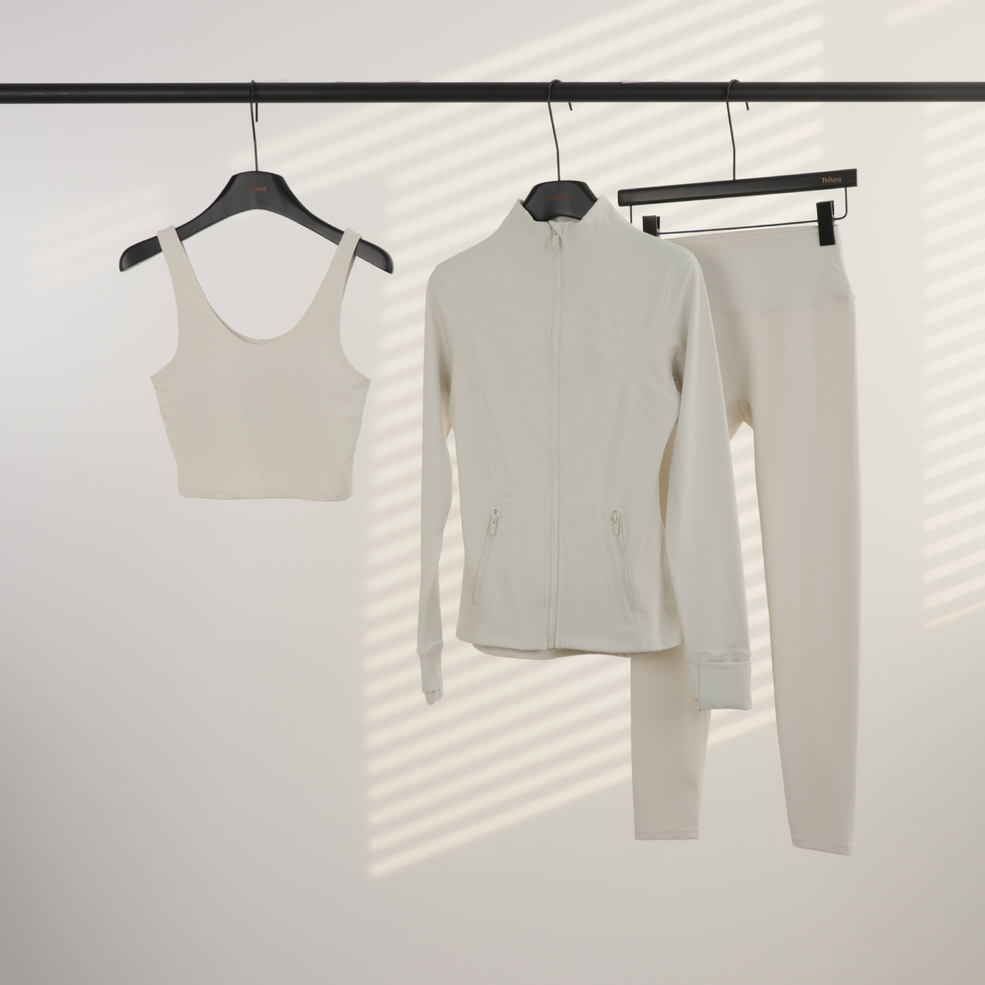 Conjunto de yoga LULU de tres piezas: chaqueta, camiseta sin mangas con cuello en U y leggings de cintura alta para mujer.
