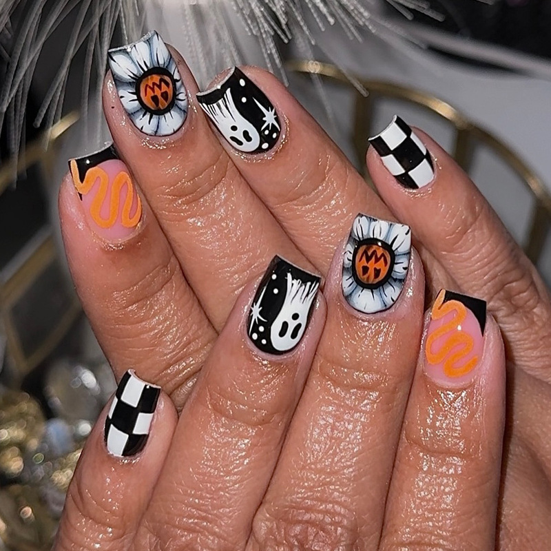 European and American Style 24-Piece Medium-Sized Square Press-On Nails Halloween Series Black and White Checkered Ghost Flower Nail Stickers