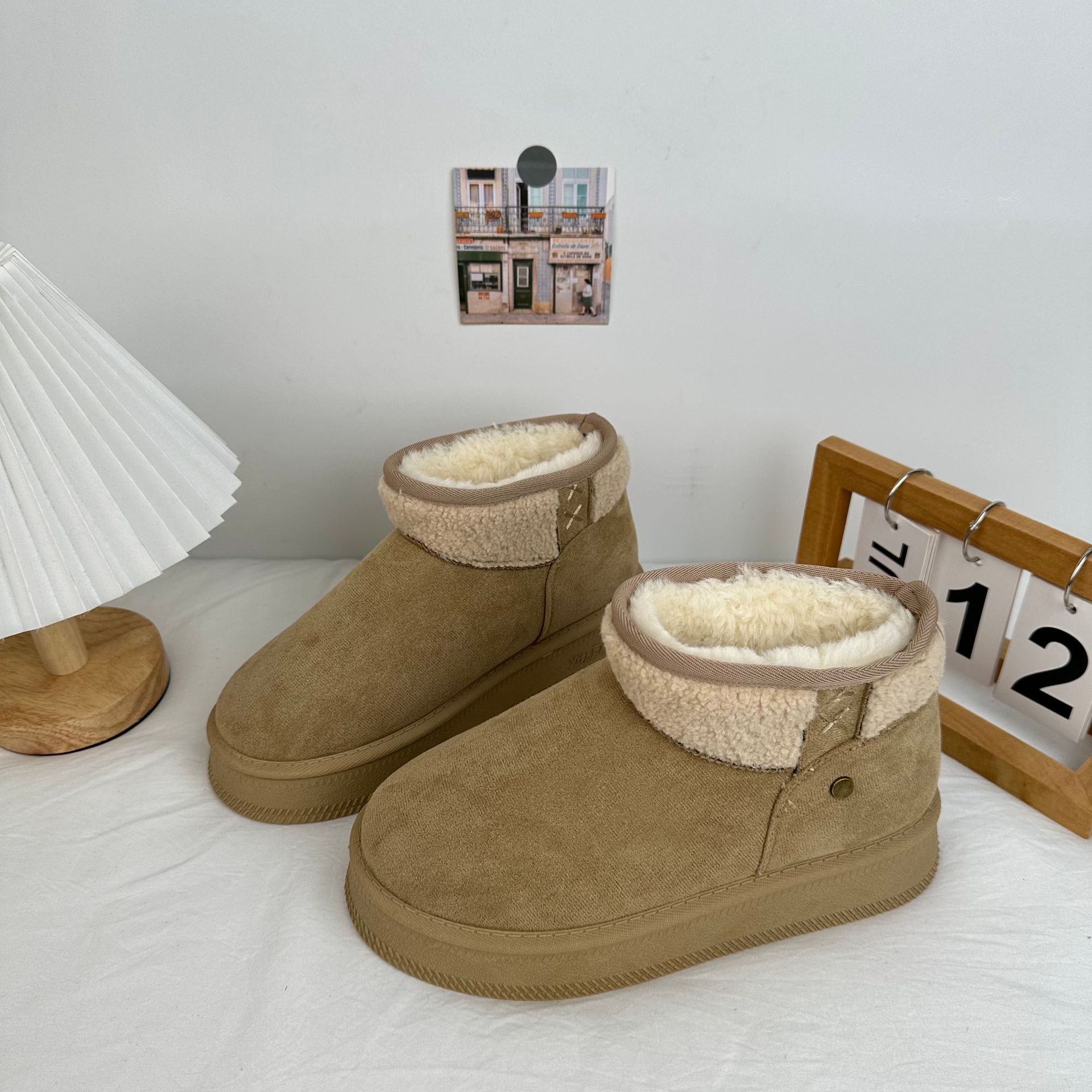 Zapatos de nieve de invierno de mujer con botas de terciopelo calientes versátiles 2024 nuevos zapatos de algodón de terciopelo grueso image 5