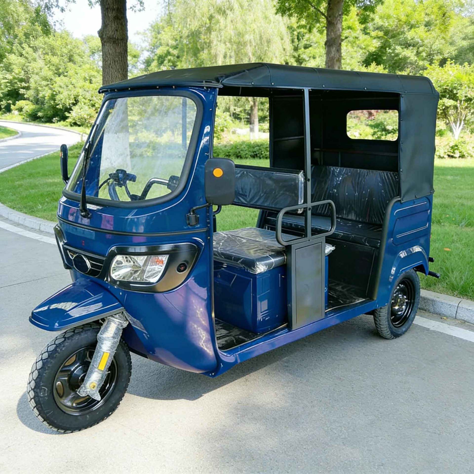 Fuel-powered passenger tricycle, tuktuk, sunshade with canopy, passenger transport, export, canopy for sightseeing and transportation