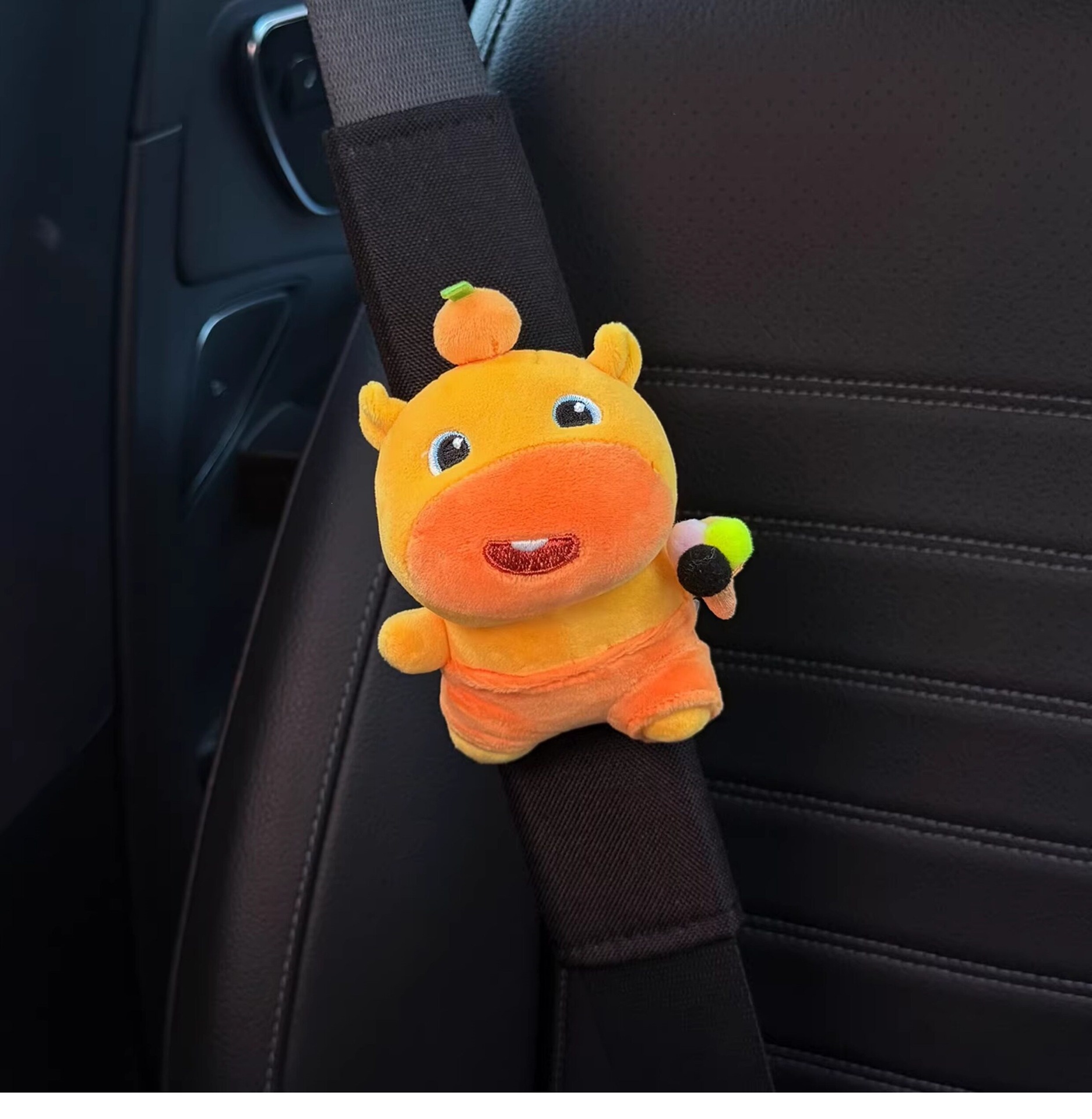 Capybara Lulu Car Seatbelt Shoulder Pads, Car Seatbelt Decoration, Anti-Wear Clothing, Cute Couple Set