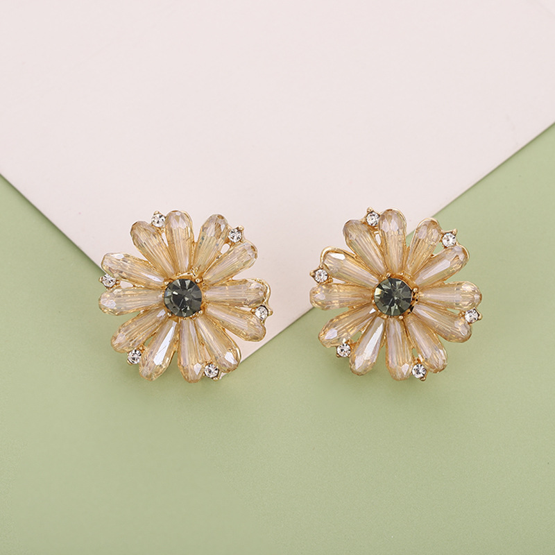 Fashion Handmade Champagne Crystal Daisy Flower Alloy Earrings Wholesale display picture 4