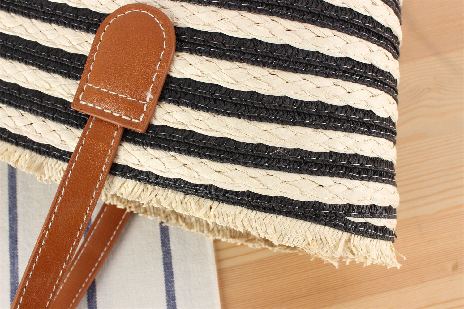 Women's Large Paper String Stripe Vintage Style Beach Weave Zipper Straw Bag display picture 9