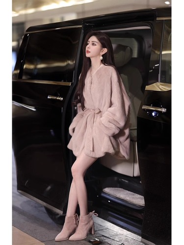 This year's popular European celebrities' pink fragrant style imitation mink fur coat for women in autumn and winter