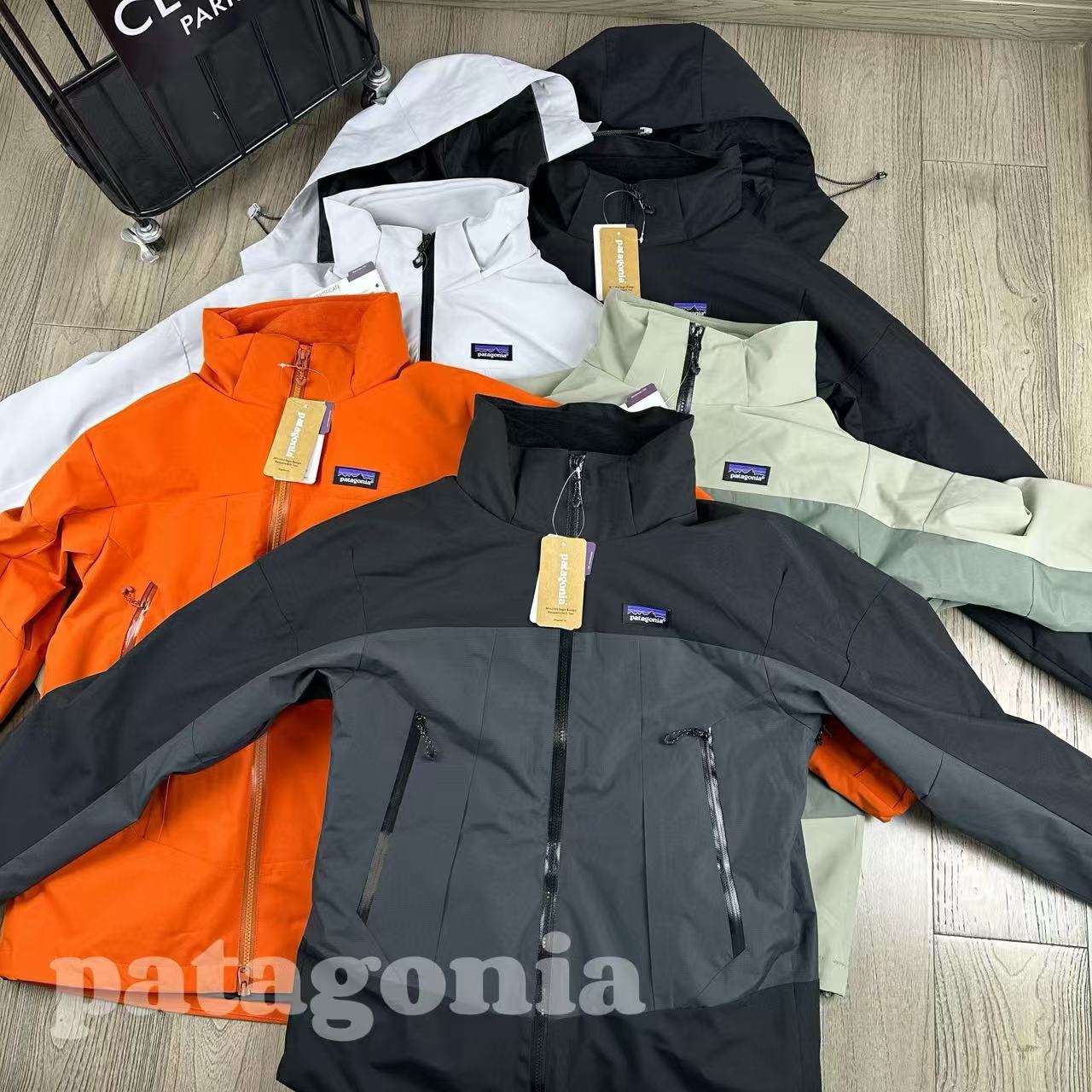 High-Quality Pata Three-In-One Jacket with Polar Fleece Lining Hiking and Mountaineering Jacket for Men and Women