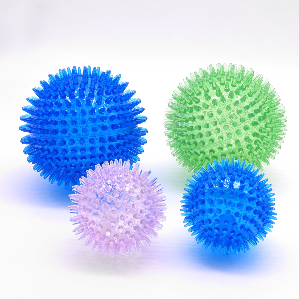 Los juguetes para perros no son malos para morder. Pelota de juguete de sonido para mascotas. Juguetes para perros.