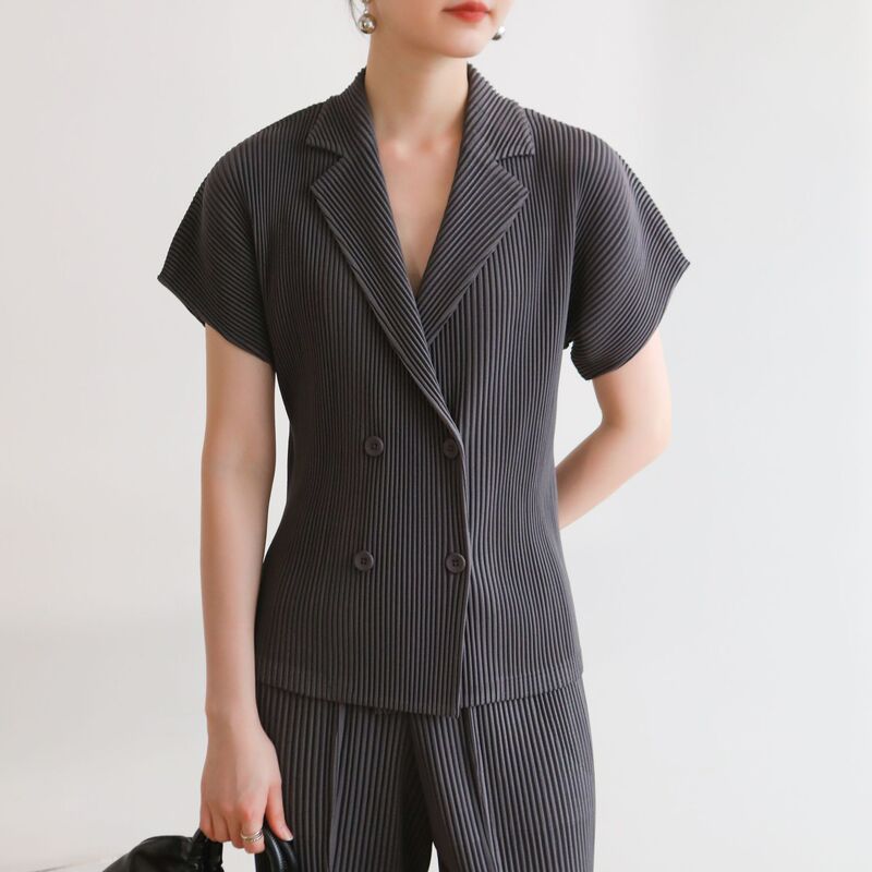 Counter Quality 2025 Summer New Miyake High-end Pleated British Style Commuter Slim-fit Double-breasted T-shirt Top