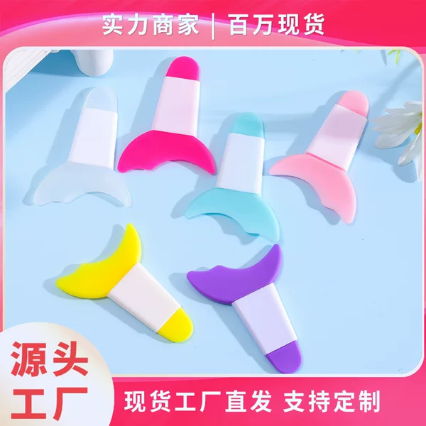 Eyeliner Aid for Beginners, Multi-Functional Crescent-Shaped Makeup Tool, Eyeshadow Applicator, Mascara Shield