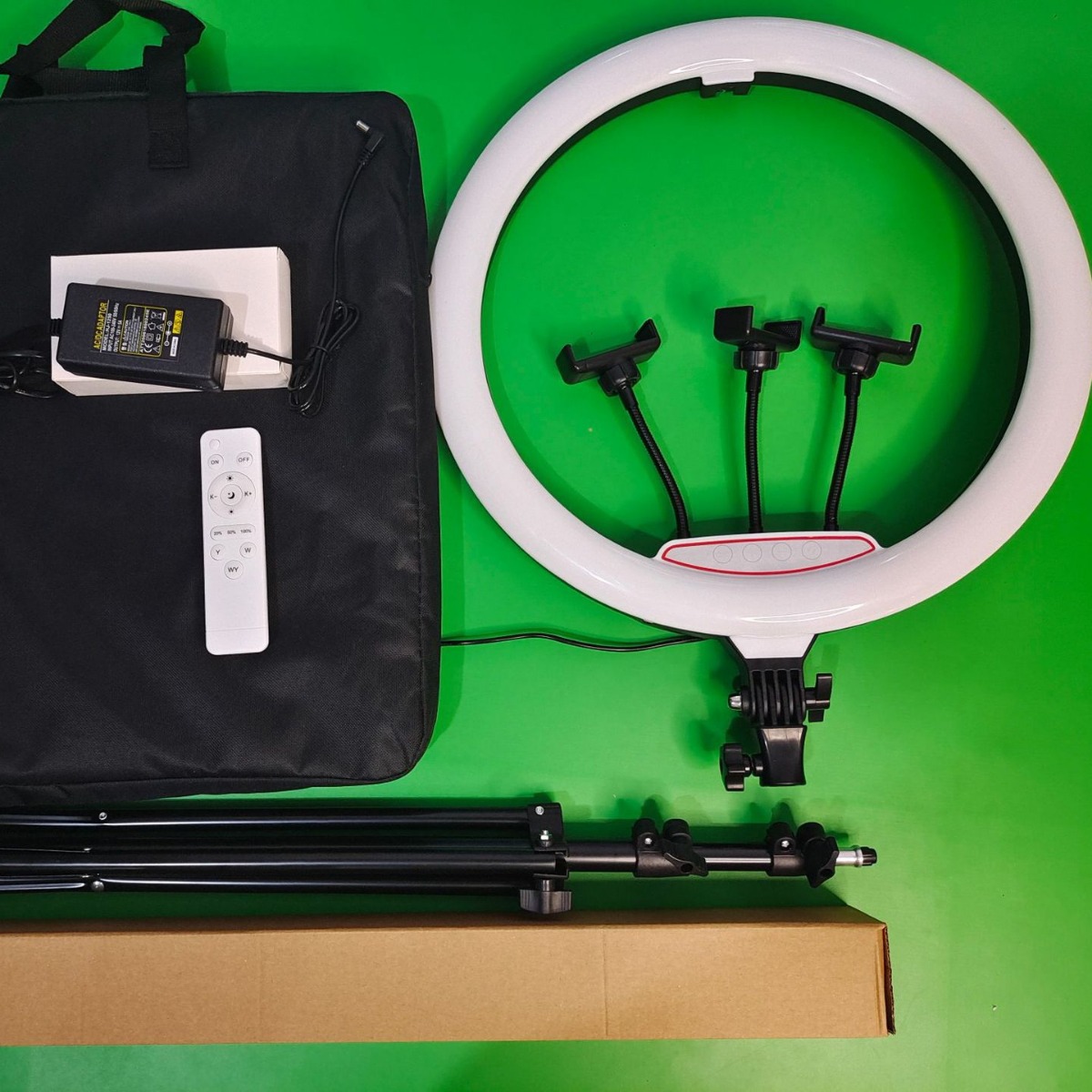 Fábrica en stock de segunda generación de 18 pulgadas luz de belleza en vivo 18 pulgadas con soporte para teléfonos móviles suministrado a través de la frontera