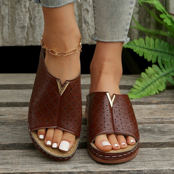 fashionable mule wedge heel