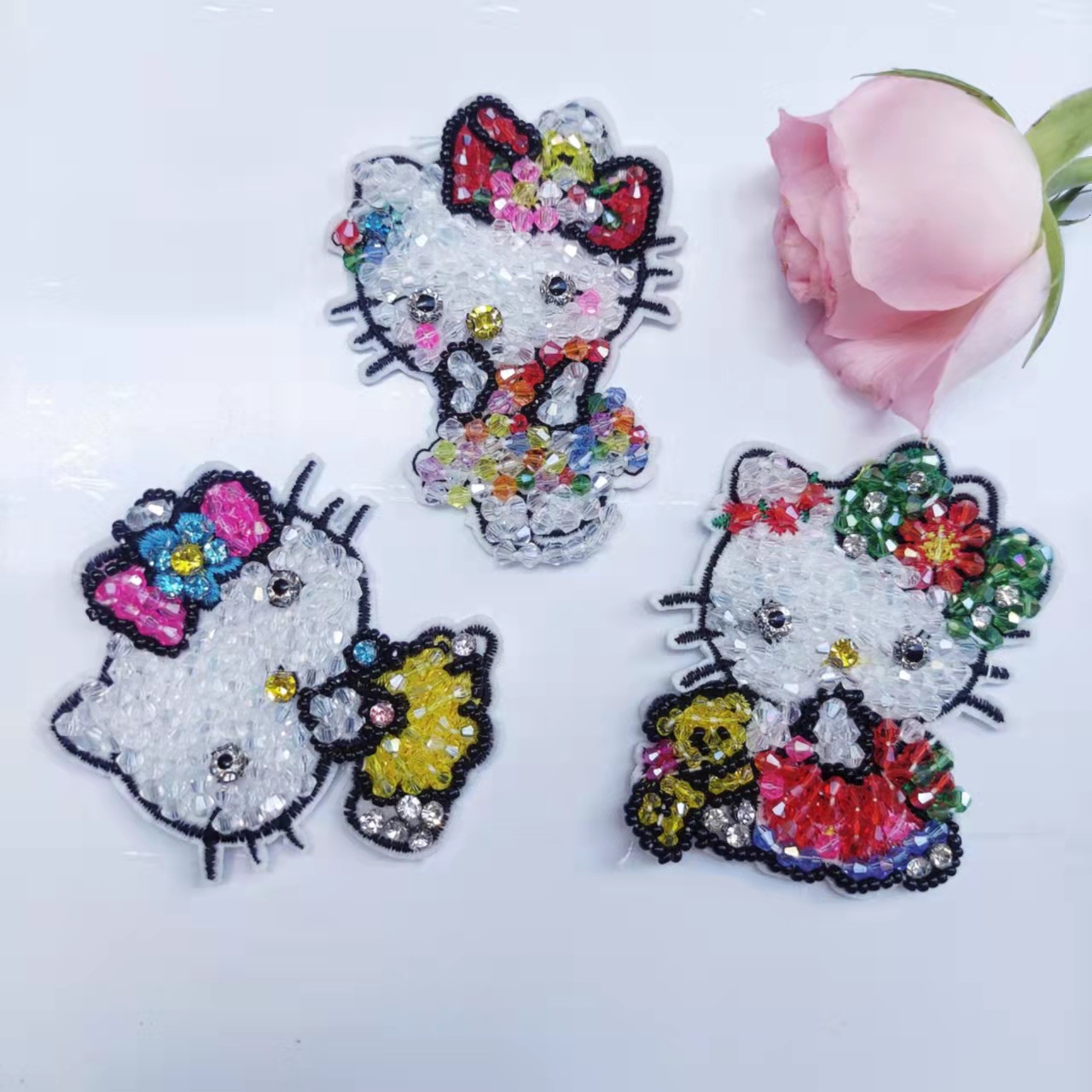 刺绣手工钉珠卡通kt 猫服装鞋帽袜箱包布贴装饰