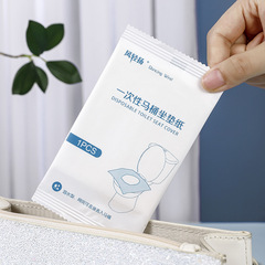 二重に厚い使い捨てトイレマット独立包装はトイレットペーパーを貼り付けることができます。