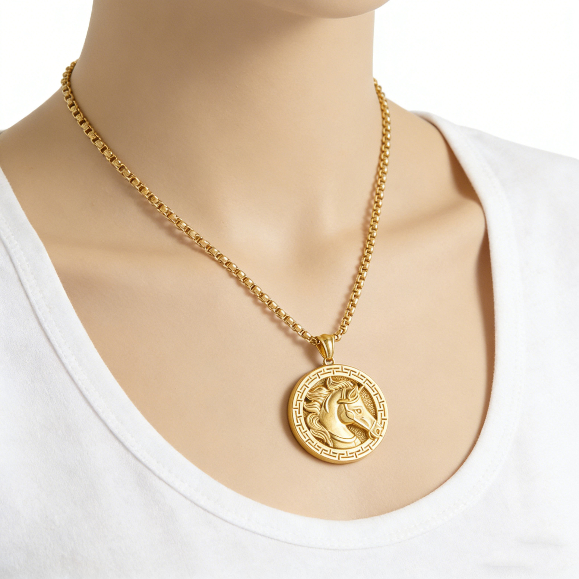 Cruzar la frontera europea y americana de acero inoxidable 3D cabeza de caballo colgante "caballo" oro redondo de acero inoxidable de hip hop collar de los hombres