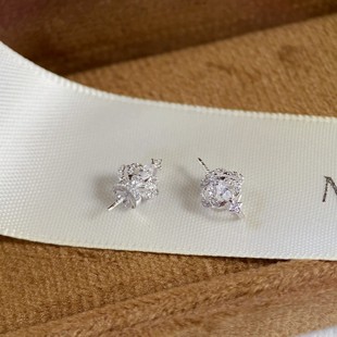 Platinum Pt900 Accessories Small Crown Pendant White Zircon Inlaid with Beads 10-11mm Without Chain Without Beads