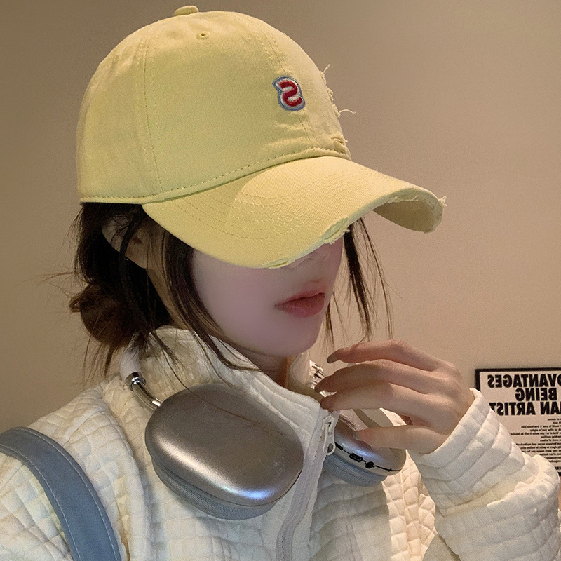 Sombreros de béisbol bordados de letras mujeres 2025 primavera y verano nuevo sombrero universal sombrero coreano de ala ancha muestra cara gorra de lengua de pato