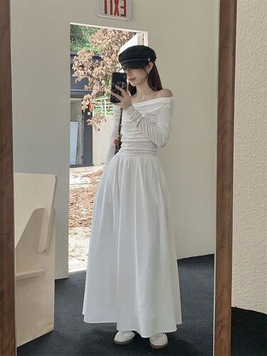 French one-shouldered white knitted long-sleeved dress for women in autumn, high-end waist, off-shoulder base dress