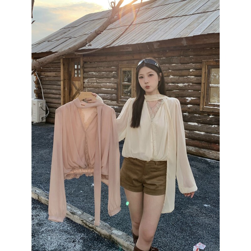 Plus-Size Lace Patchwork Design Blouse with a Flowing Collar, Elegant and Luxurious Style for Women, Loose Long-Sleeve Shirt Plus-Size Lace Patchwork Design Blouse with a Flowing Collar, Elegant and Luxurious Style for Women, Loose Long-Sleeve Shirt