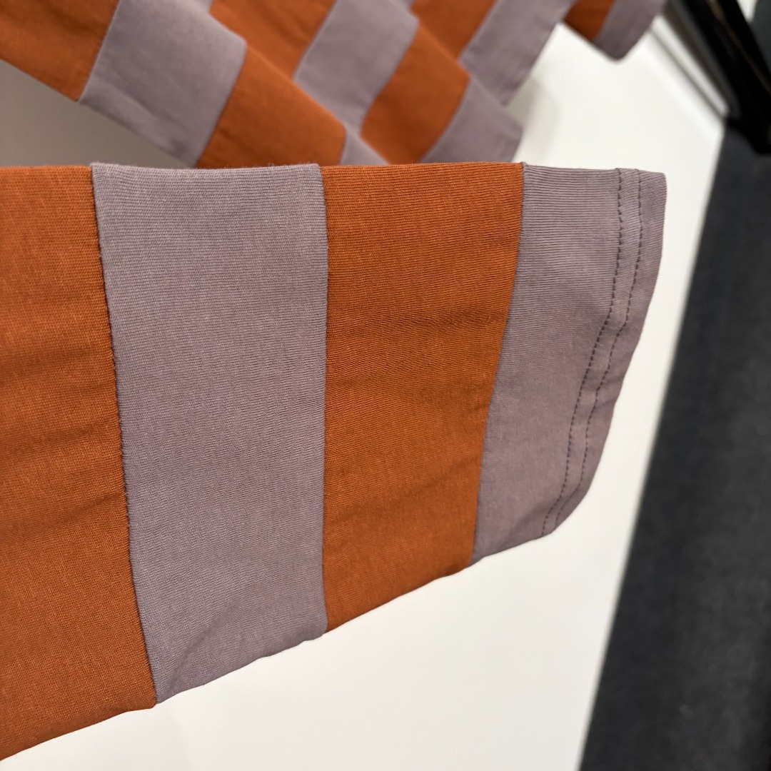 Long-Sleeve T-Shirt With Logo Patch Brand Logo And Color-Blocked Stripes_ecoleips.com