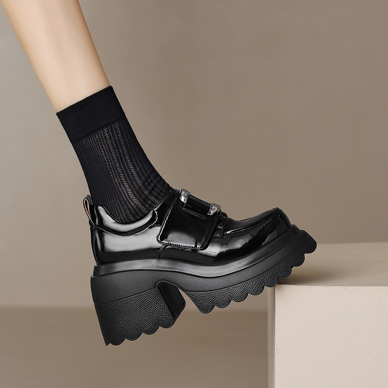 Giày loafer nữ đế xuồng platform phong cách Anh quốc, gót cao 6 cm, mũi tròn, quai ngang dán — Đen bóng, Be bóng