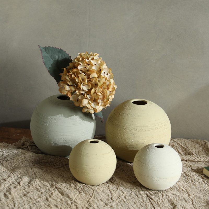 Ins estilo moderno creativo ornamentos de vasijas de cerámica redondas escritorio de sala de estar flores secas ornamentos suaves al por mayor