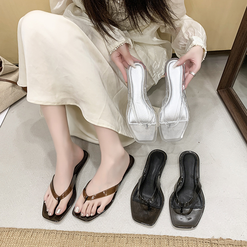 New cross-border jelly flip-flops for women, summer outdoor wear, versatile and fashionable beach low-heel crystal flip-flops