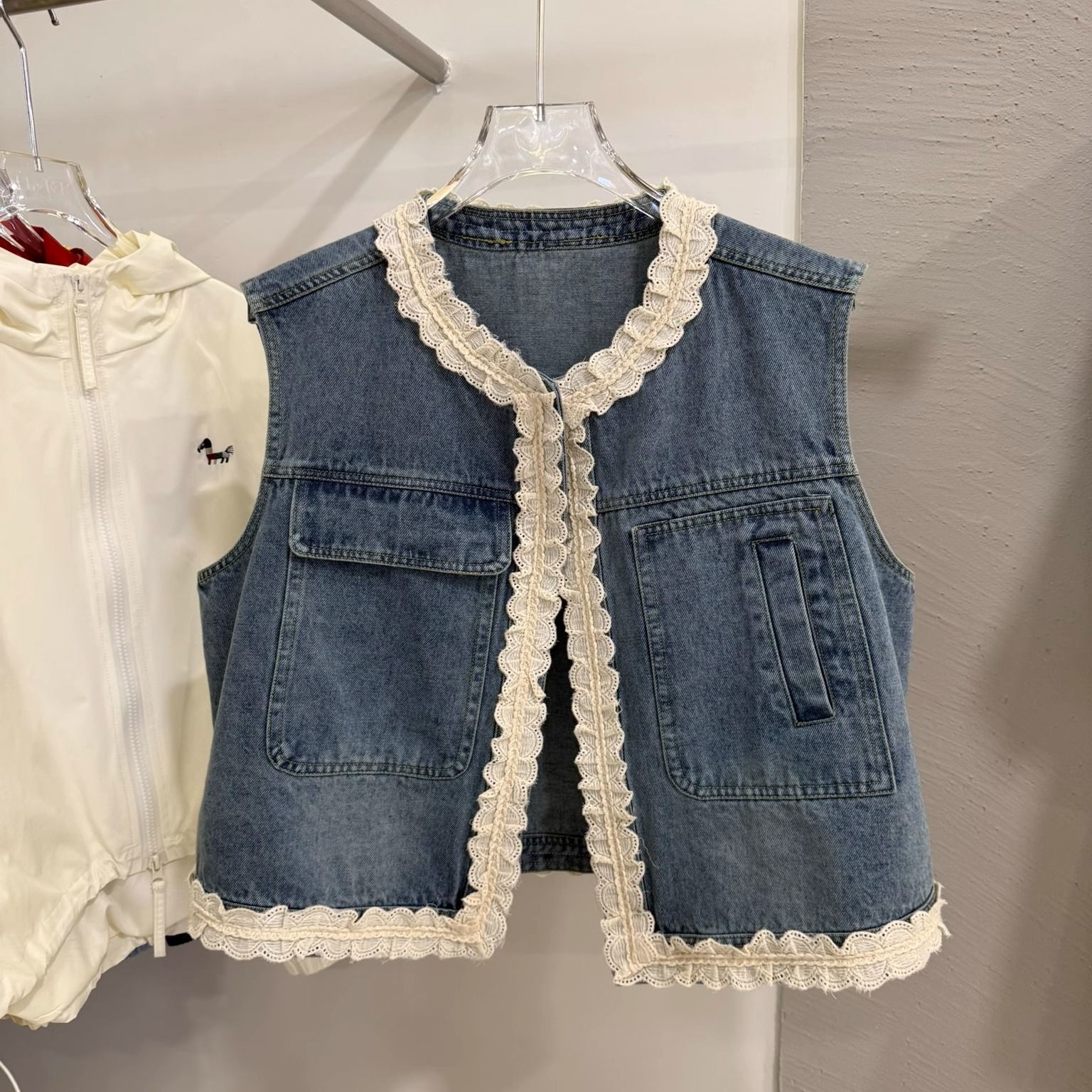 2025 primavera nueva moda versátil encaje denim chaleco de mujer suelta delgada camisa sin mangas