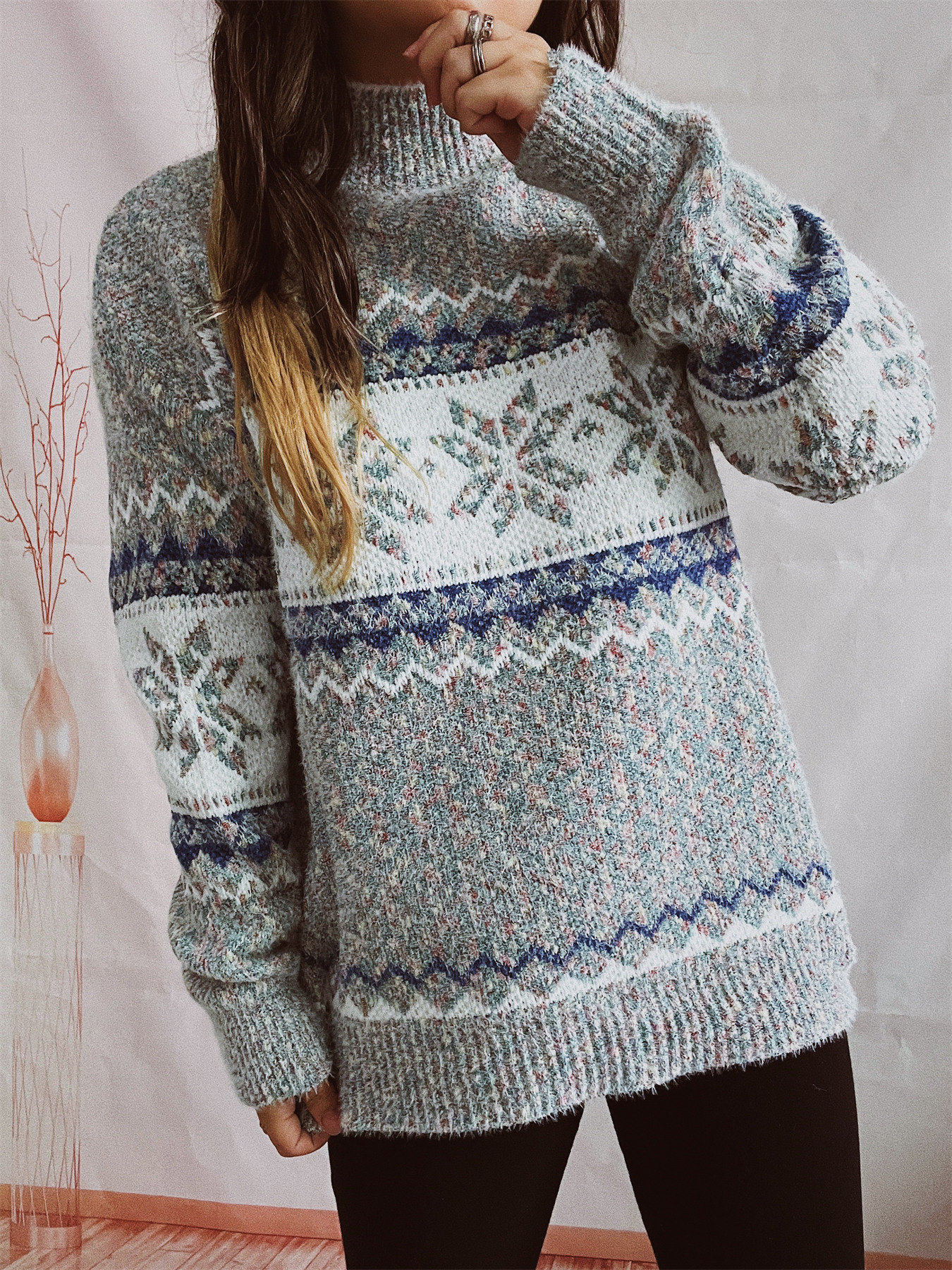 Dámský pletený svetr s dlouhým rukávem a zahuštěným vzorem sněhové vločky a polovičním rolákem_voghion.com