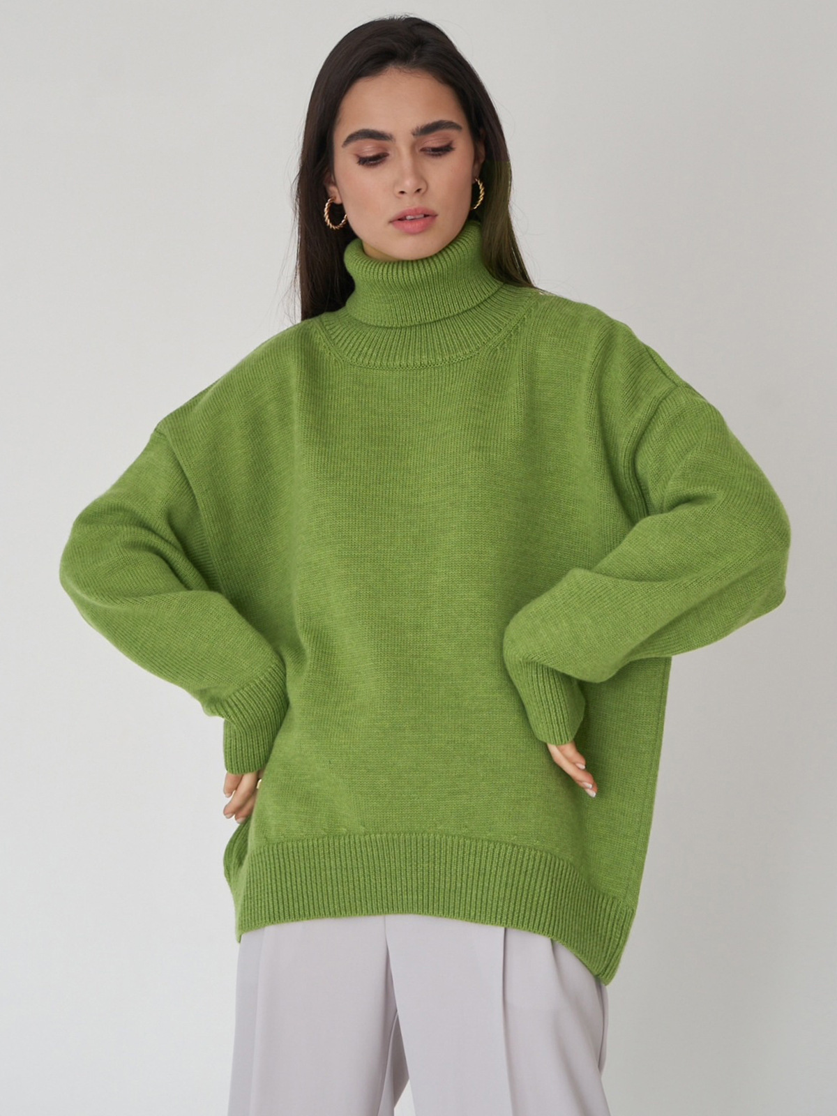 Suéter de cuello alto de Amazon transfronterizo para mujer 2025 Suéter suelto de otoño e invierno europeo y americano Suéter clásico de color sólido de todo fósforo