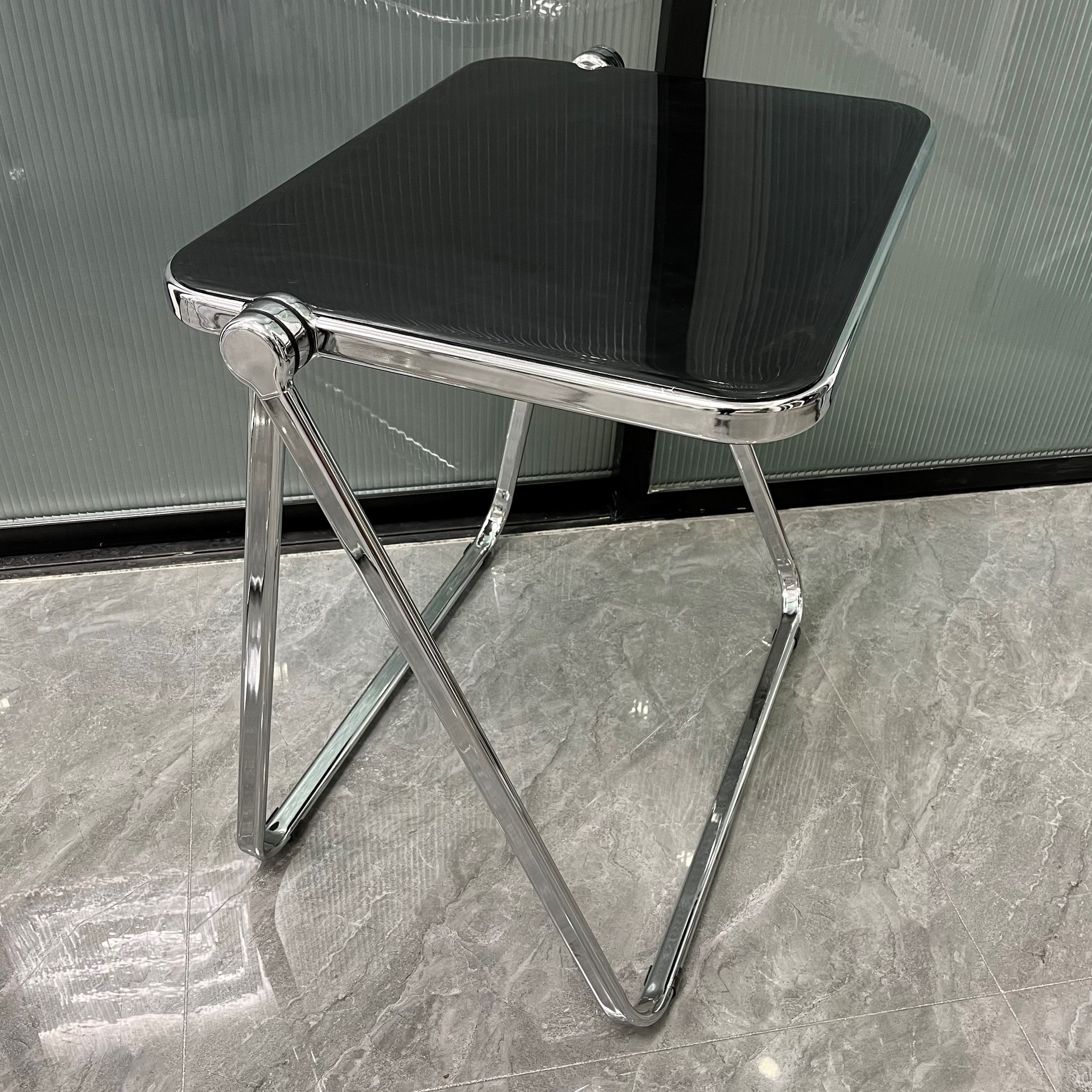 검은 접이식 테이블