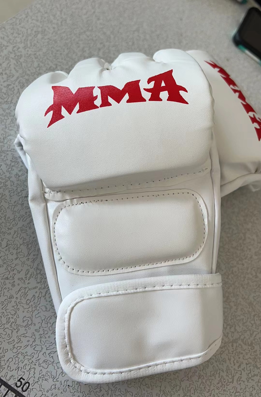 MMA 화이트