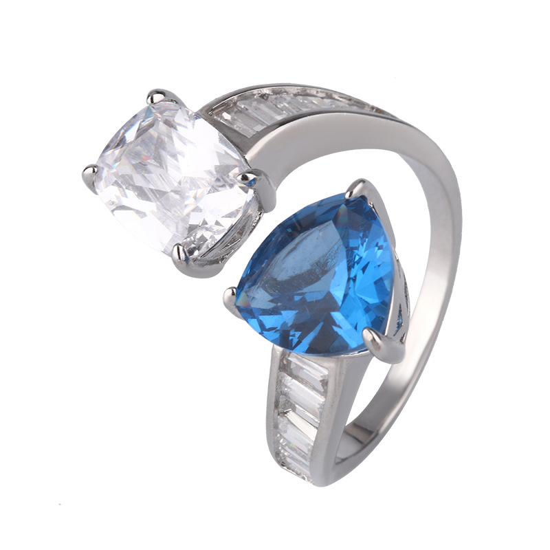 2024 Shengsheng Jewelry Fondo de cobre chapado en oro simulación tesoro de color corindón fertilizante triángulo temperamento anillo femenino 10*10-8*10