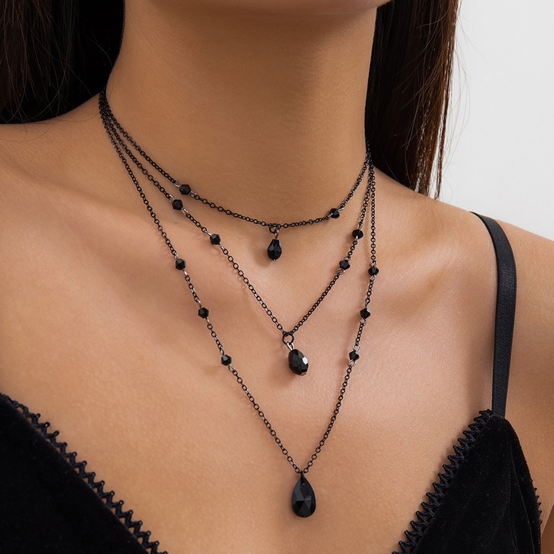 European and American Cross-Border Retro Gothic Blood Dripping Tassel Necklace for Women Simulated Blood Crystal Pendant Chain Clavicle Necklace European and American Cross-Border Retro Gothic Blood Dripping Tassel Necklace for Women Simulated Blood Crystal Pendant Chain Clavicle Necklace