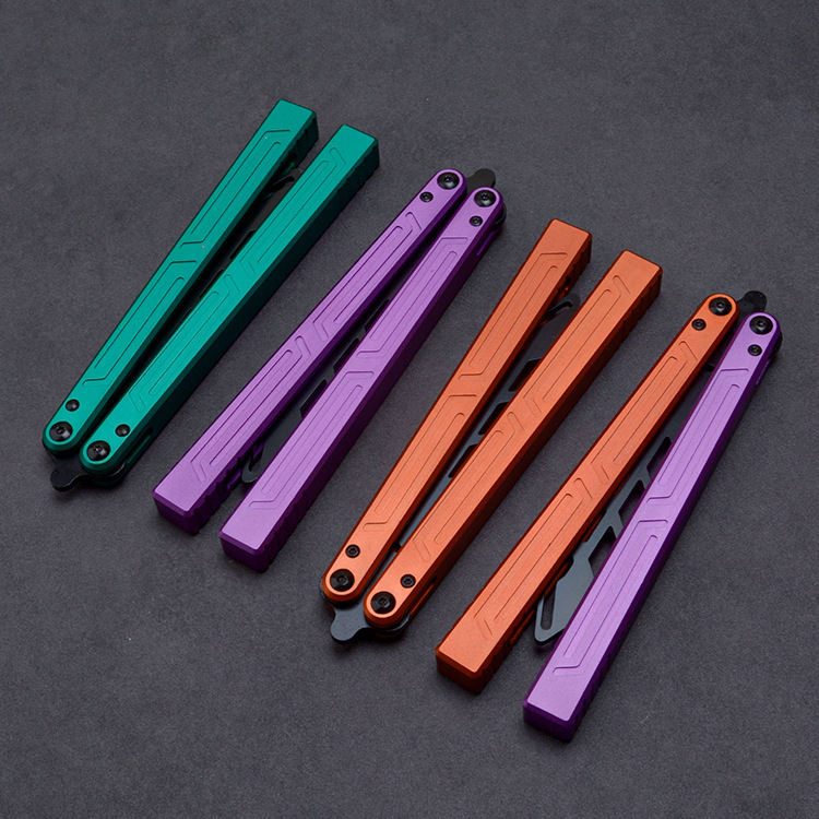 Cuchillo de mariposa CSGO periférico al aire libre práctica cuchillo no corte mango de aluminio entrenamiento cuchillo plegable práctica herramienta en stock al por mayor