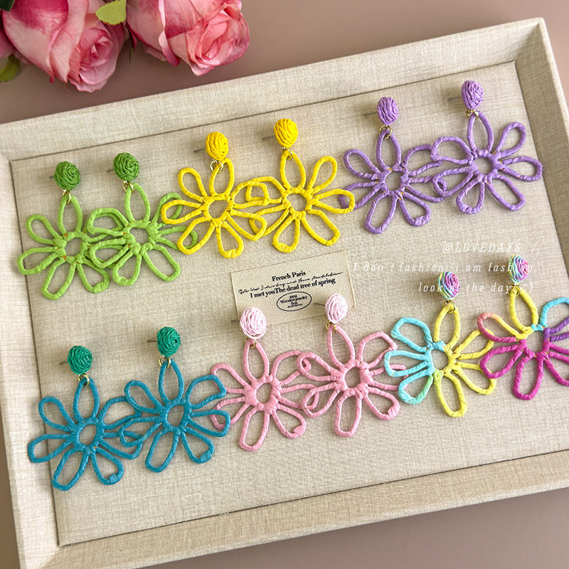 Large Flower Handmade Straw Woven Stud Earrings For Beach Holiday_voghion.com