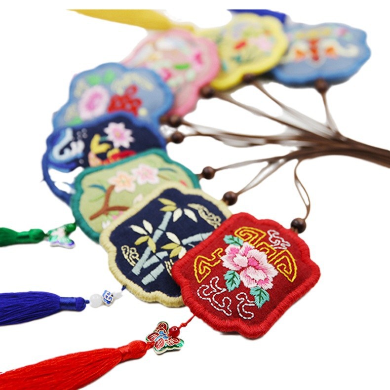 Nuevo Lu Bordado Diy Paquete de material hecho a mano Bordado Bolsita creativa Regalo de punto de cruz Bolsita colgante de estilo antiguo