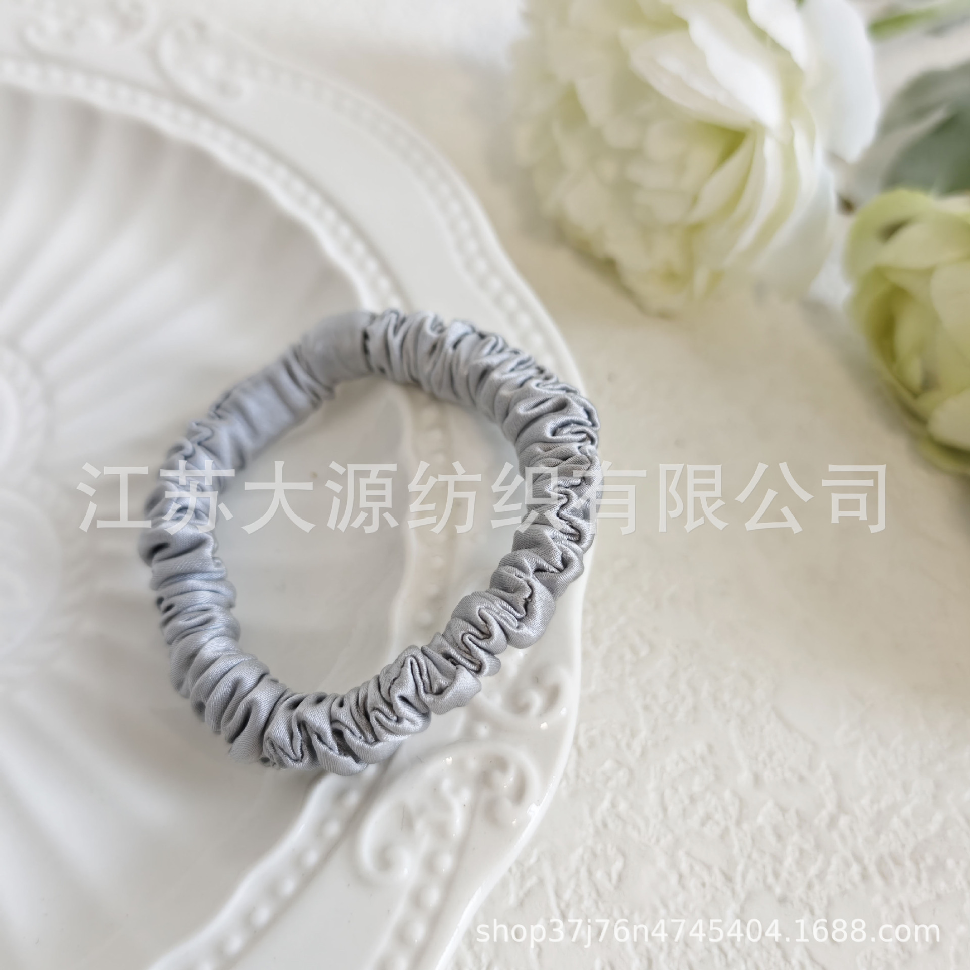 밝은 회색