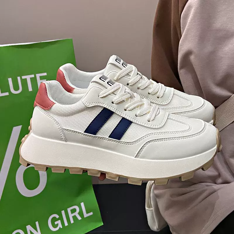 Модные четырехсезонные новые универсальные удобные женские кроссовки с перфорацией и массивной подошвой.