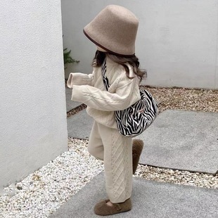 Girls' Winter suit 2023 New Fashionable Children's Western Style Knitwear Autumn and Winter Wear Korean Fan Western Style Two-piece Set