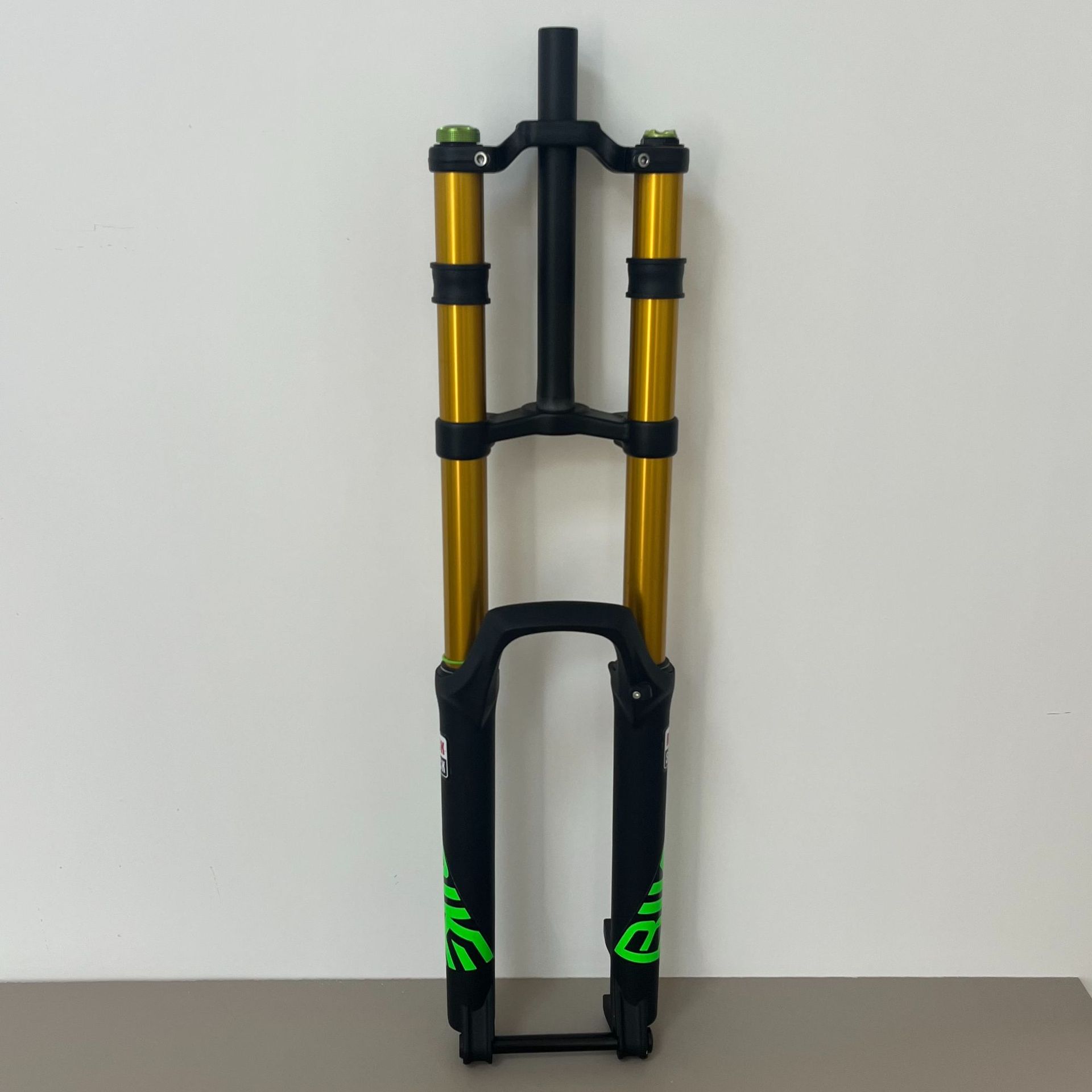 山地自行车避震前叉油簧机械叉肩