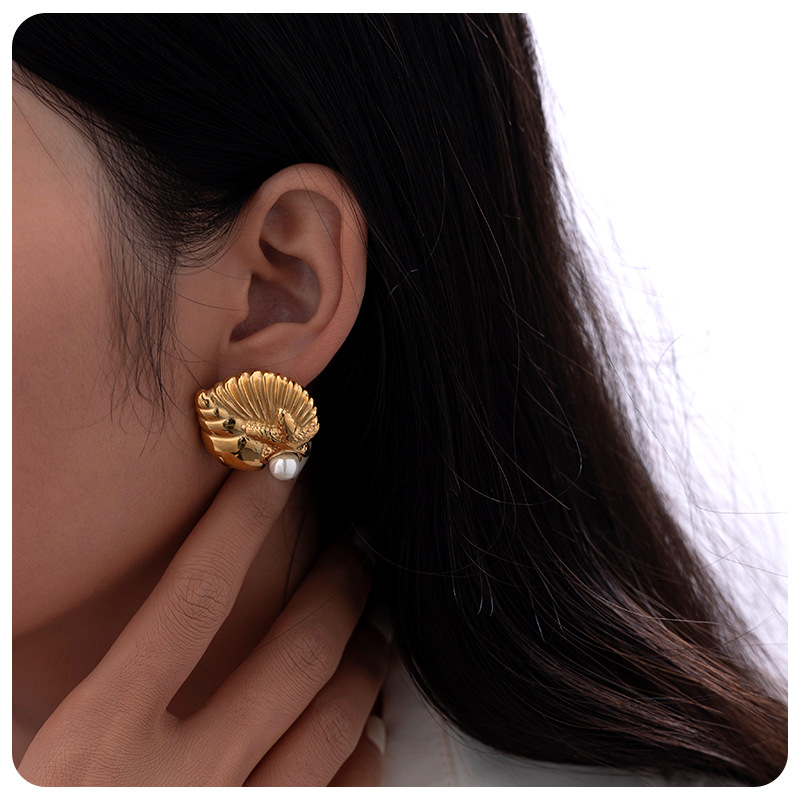 TENA Europa y América de moda conchas de diseño de estrellas de mar explosivo orejetas de acero inoxidable chapado en oro 18 quilates temperamento de orejetas marinas mujeres