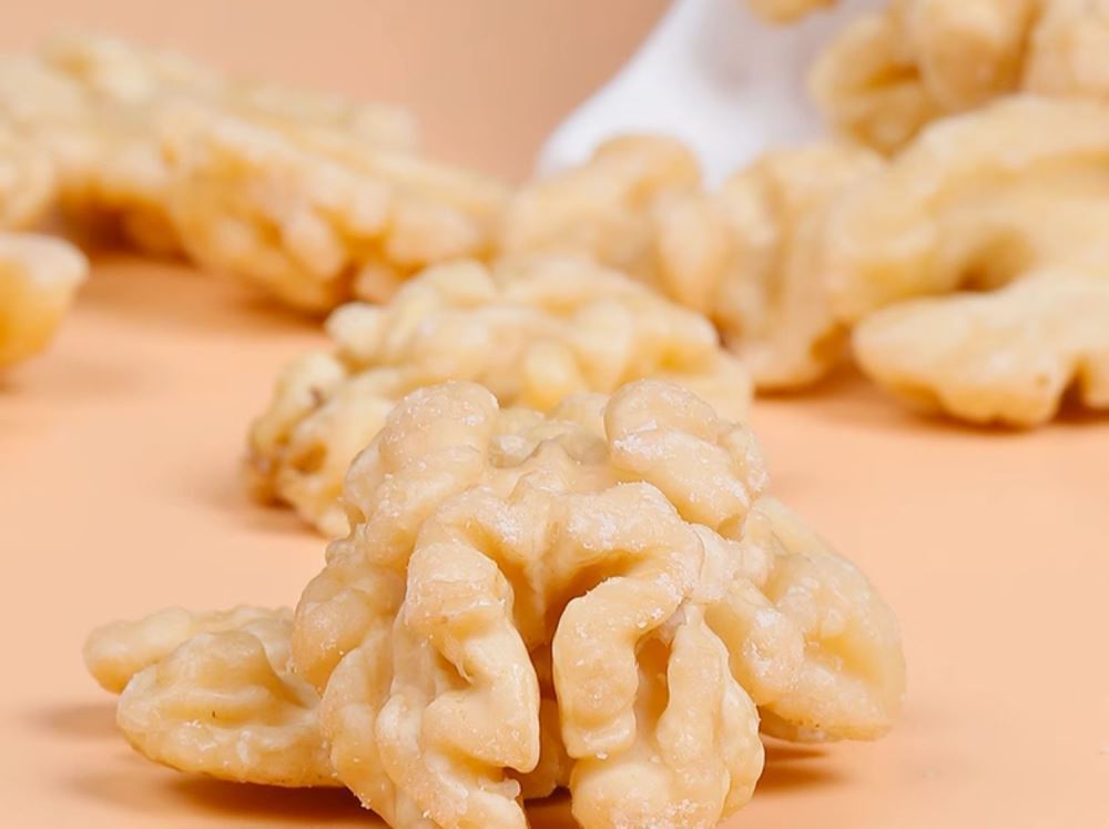 Shelled Walnut Kernels Hu Tao Ren 250g Bag Raw Snack Nuts for Baking and Cooking in use
