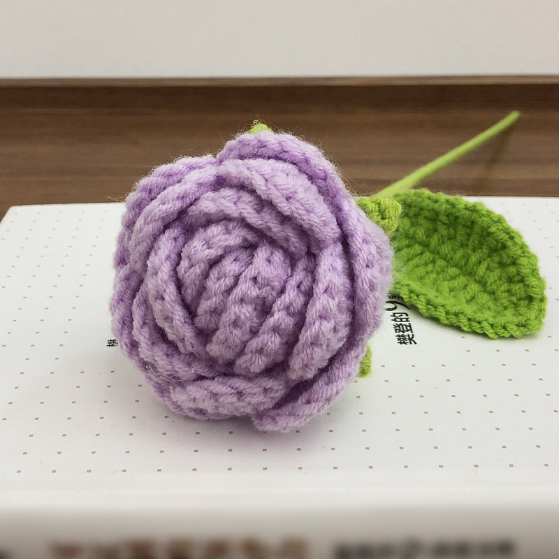完成品の手作りの花はバラの花をシミュレーションします。|undefined