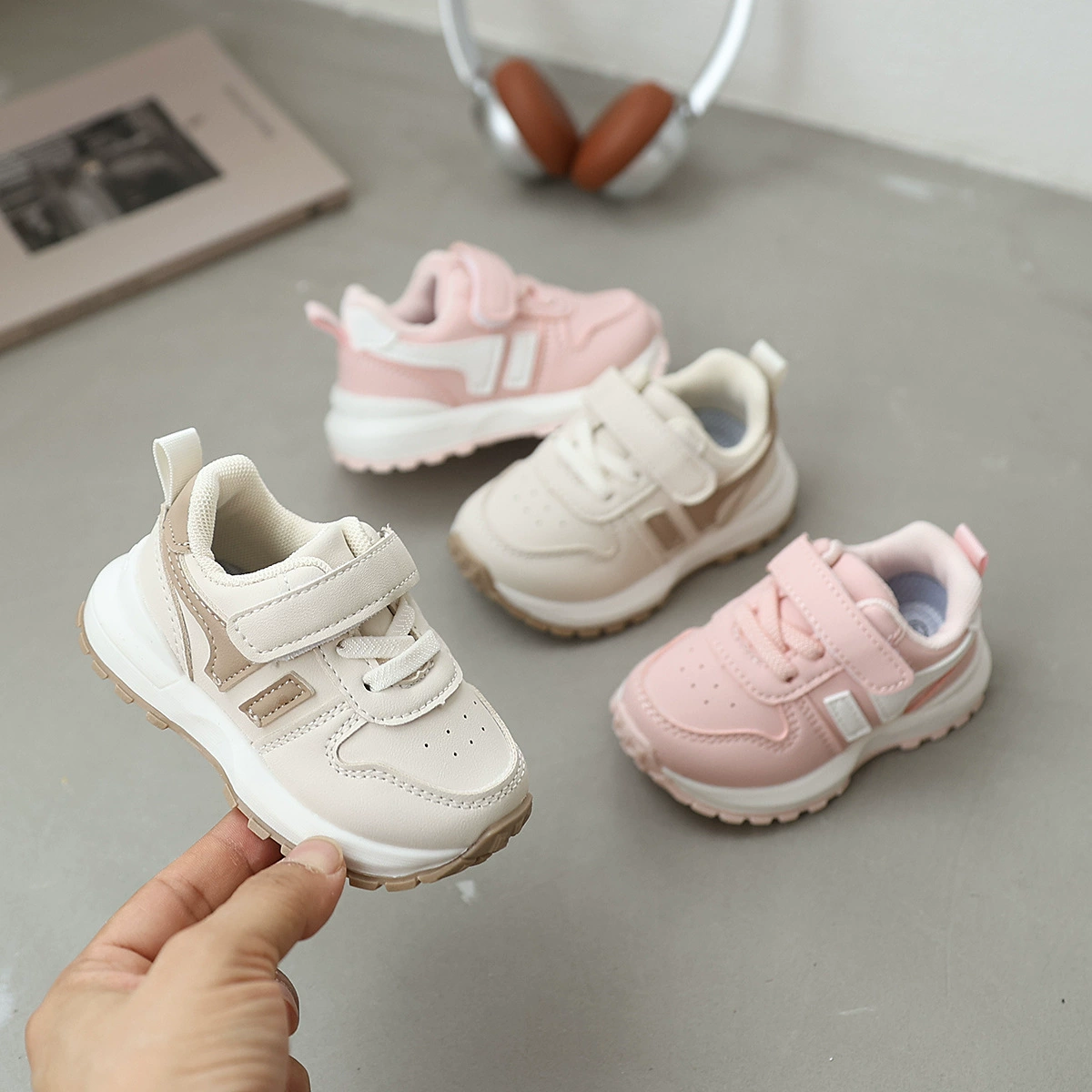 Дропшиппинг 2025 новые осенние детские спортивные кроссовки для мужчин и женщин, мягкая подошва, нескользящие повседневные туфли для малышей, кроссовки в стиле Форреста Гампа