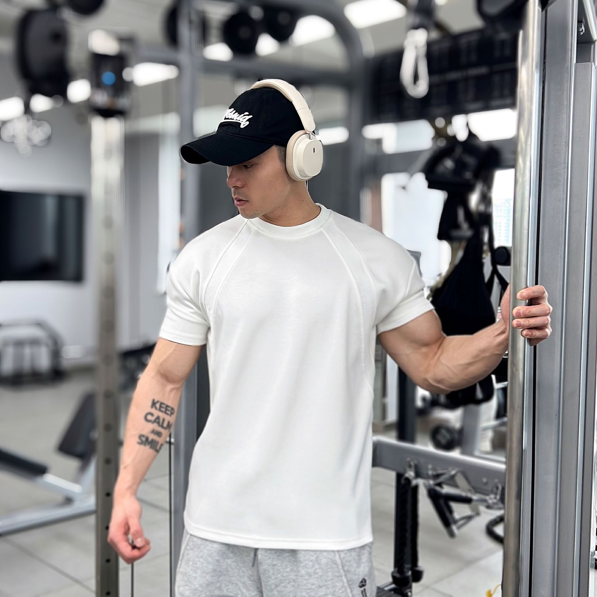 High quality Autumn men long sleeved T-shirt Fashion sport Round Collar fitness running mesh Breathability Training t-shirt men