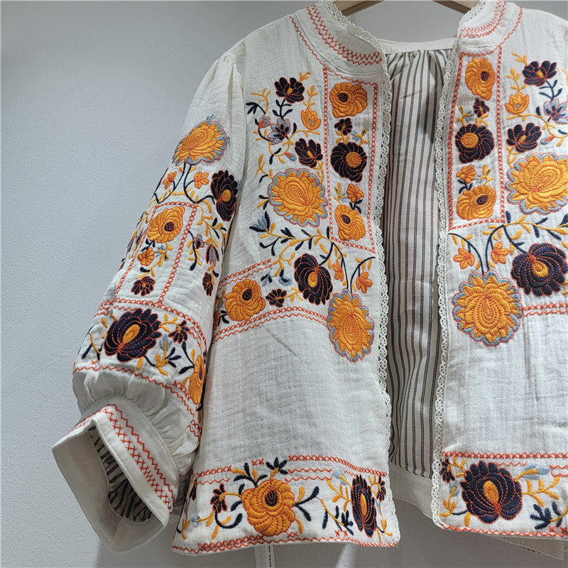 Retro, único y elegante, hermosa camisa pequeña, camisa de algodón y lino, chaqueta femenina, nueva blusa de estilo nacional de verano 2026