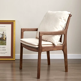 餐边柜;实木床;餐桌