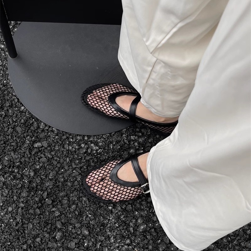 Zapatos Mary Jane negros, planos, transpirables, de malla, estilo retro francés, versátiles, con punta hueca, para el verano de 2026