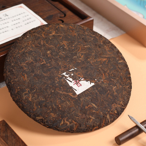 Wholesale Pu-erh raw materials, a Yunnan specialty, from Menghai County, Pu-erh tea leaves, Ban Zhang golden bud ripe tea, imperial grade ancient tree tea materials.