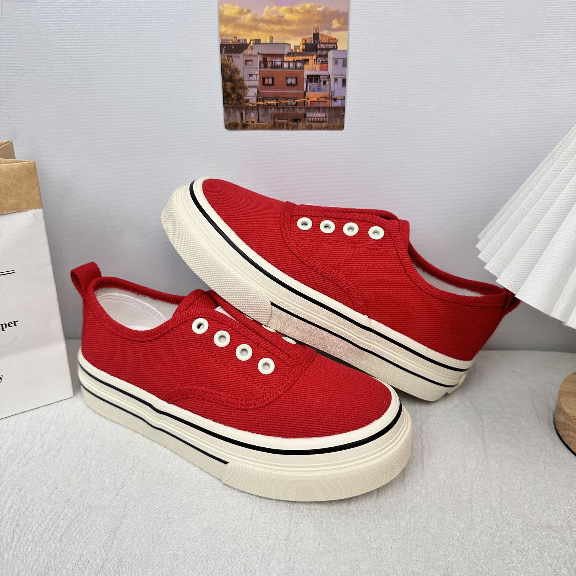 6650 zapatos de lona de color sólido de estilo simple 2025 verano nuevo estilo de un pie zapatos casuales de suela gruesa de corte bajo