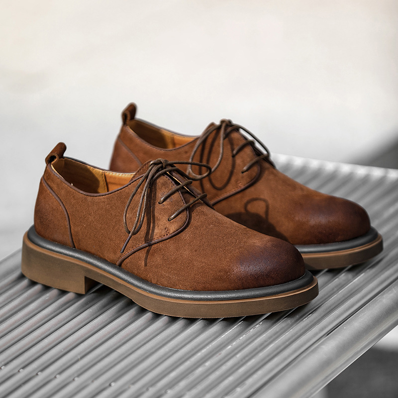 Nouveauté printemps 2026 : Chaussures de travail pour homme en cuir suédé de vachette, bottines Martin basses tendance et polyvalentes, style européen et américain._voghion.com